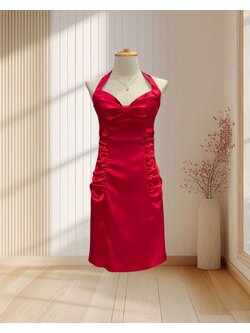 (PRE-LOVED) ราตรีสั้นสีแดง คล้องคอผูกโบว์ด้านหลัง แต่งโบว์หน้าอก จีบข้าง ไซส์ M