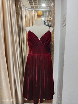 ราตีสั้นสีแดงกำมะหยี่สายเดี่ยวกระโปรงบาน L