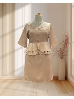 (PRE-LOVED) ชุดราตรีสีครีม คอเหลี่ยมมีแขนแต่งระบายสะโพก 5XL