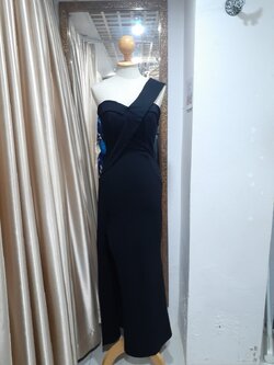 ชุดราตรียาวสีดำบ่าเบี่ยง (S)