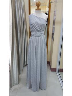 (PRE-LOVED) ชุดราตรียาวสีเงินไหล่เบี่ยงผ้าแต่งดิ้นเงินดิ้นทอง (Size : S)