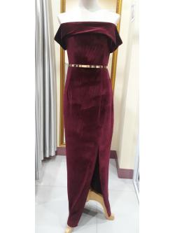(PRE-LOVED) ชุดราตรียาวสีเเดงปาดไหล่ผ้ากำมะหยี่ (L)
