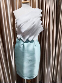 (PRE-LOVED) ราตรีสั้นอกขาวจับจีบกระโปรงสีเขียวทรงสอบ M มือ2