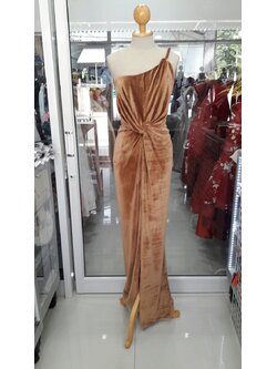 ราตรียาวทองสายเดี่ยวข้างเดียวกำมะหยี่ขยุ้มเอว (M) มือ2