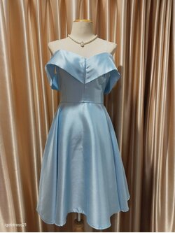 (PRE-LOVED) ชุดราตรีสั้นสีฟ้าสายเดี่ยวปาดไหล่กระโปรงบาน (M) มือ2
