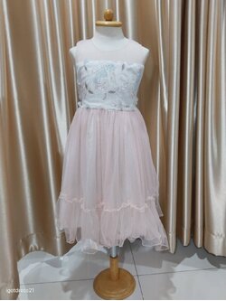 ชุดเด็กสีชมพูอกแต่งดอกไม้