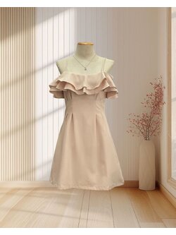 ( PRE-LOVED ) ราตรีสั้นสีครีม สายเดี่ยว อกระบาย ไซส์ M