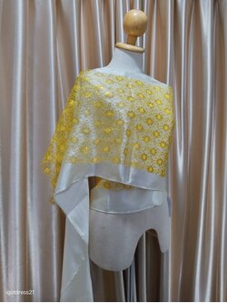 สไบลูกไม้สีเหลืองทอง