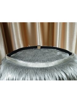 เข็มขัดโลหะสีเงินยืดหลัง