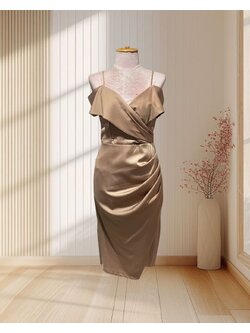 (PRE-LOVED) ราตรีสั้นสีโอวัลติน สายเดี่ยวระบายปกป้าย ผ้าเครปซาติน ไซส์ M