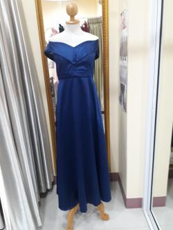 (PRE-LOVED) ชุดราตรียาวสีกรม ปาดไหล่รูปตัววี(M)