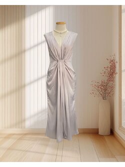 (PRE-LOVED) ราตรียาวสีเทา แขนกุด คอวี ขยุ้มเอว ผ่าหน้า ไซส์ M