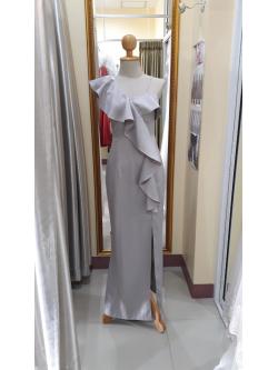 (PRE-LOVED) ราตรียาวสีเทาสายเดี่ยวสายใหญ่อกระบาย(S) มือ2