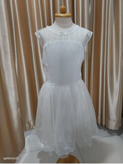 ชุดเด็กสีขาวตาราง