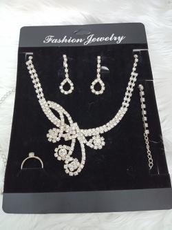 เซ็ตสร้อยเพชร