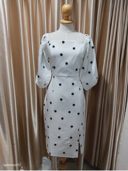 ชุดเดรสสีขาวลายจุดดำ L