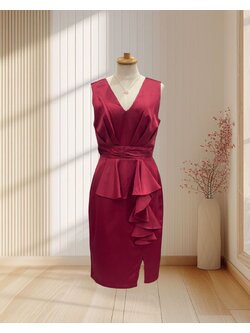 (PRE-LOVED) ราตรีสั้นสีแดง แขนกุดคอวี แต่งระบายหน้า ผ้าเงา ไซส์ S