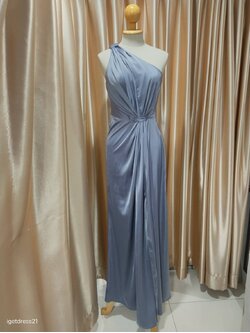 (PRE-LOVED) ชุดราตรียาว บ่าเฉียง สีเทา L