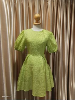 ชุดเดรสสั้นมีแขนกระเป๋า 2 ข้างสีเขียว S