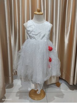 ชุดเด็กแขนกุดสีขาว จุดวงกลมแดง