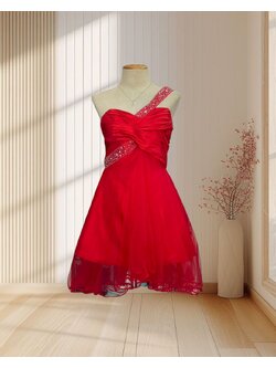 (PRE-LOVED)ราตรีสั้นสีแดง เกาะอก เกี่ยวไหล่ปักเพชร 1 ข้าง กระโปรงฟู ไซส์ M
