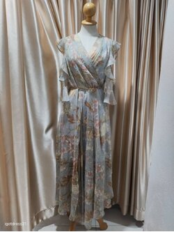 เดรสยาวผ้าชีฟองสีเทาลายดอกไม้ แขนระบาย คอวี ผูกเอว เซ็กซี่แบบหวานๆ ไซส์ฟรีไซส์