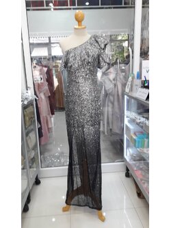 (PRE-LOVED) ยาวสีดำไหล่เบี่ยงระบายเลื่อม (M)