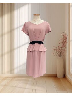 เดรสสั้นสีชมพูกลีบบัว ผ้าชีฟอง แต่งโบว์ดำ คาดเอว ไซส์ M