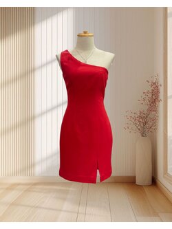 (PRE-LOVED) ราตรีสั้นสีแดง บ่าเฉียง รัดรูป ไซส์ S