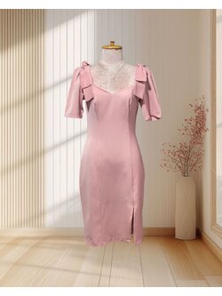 (PRE-LOVED) ราตรีสั้นสีชมพู แขนสั้นโบว์ไหล่2ข้างผ้าฮานาโกะ ไซส์ S