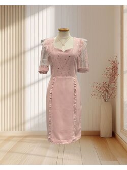 (PRE-LOVED) ราตรีสั้นสีชมพู แขนผ้ามุ้ง ระบายไหล่ แต่งกลิตเตอร์ดาว พระจันทร์ ไซส์ L