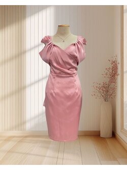 ราตรีสั้นสีชมพู ผ้าเงา สายเดี่ยวโอบแขน แต่งจีบ ไซส์ S