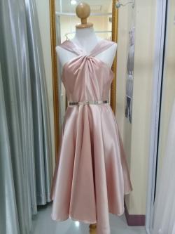 (PRE-LOVED) ชุดราตรีสั้นอกไขว้ช่วงบนเข้ารูปกระโปรงบานซิปหลังสีส้ม (M) มือ2