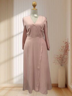 ราตรียาว แขนยาว สีชมพูนมเย็น ผ้าบางใส่สบาย คอวีเซ็กซี่ ไซส์ 4XL