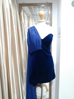 ชุดราตรีสั้นสีกรม เกาะอกแต่งอัดพรีท