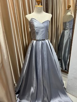 (PRE-LOVED) ราตรียาว เกาะอก อกตั้ง M มือ2