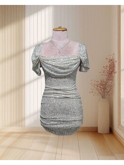 (PRE-LOVED) ราตรีสั้นสีเงิน ปักเลื่อม สายเดี่ยวปาดไหล่ รัดรูป ไซส์ XS