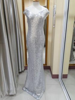 (PRE-LOVED) ชุดราตรียาวปาดไหล่สีเงิน (Size : L)