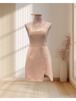 (PRE-LOVED) เดรสสั้นสีนู้ด สายเดี่ยวไขว์ กระโปรงผ่าข้าง ไซส์ S