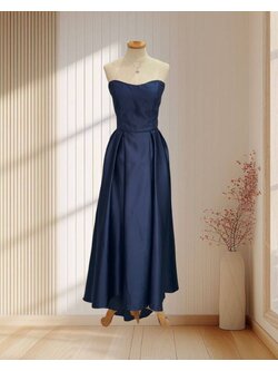 (PRE-LOVED) ราตรียาวสีกรม เกาะอก กระโปรงสุ่มเจ้าหญิง ไซส์ M