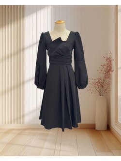 เดรสสั้นสีดำ แขนยาว กระโปรงบาน มีลูกเล่นที่หน้าอก ไซส์ M