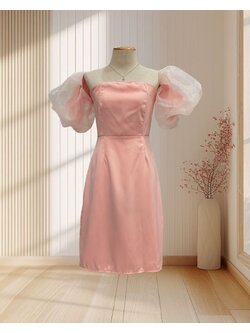 (PRE-LOVED) ราตรีสั้นสีโอรส แต่งแขนตุ๊กตาผ้าแก้วแบบฟูฟ่อง ไซส์ S