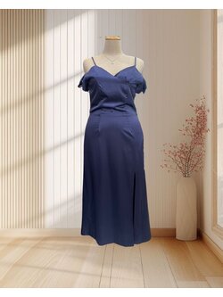 (PRE-LOVED) ราตรียาวสีกรม สายเดี่ยว เกี่ยวแขนแต่งโบว์ ไซส์ 2XL