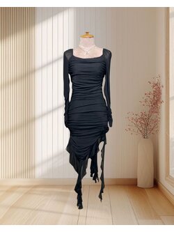 (PRE-LOVED) เดรสสั้นสีดำ สไตล์เวียดนาม แม่งกะพรุนโต่วอิน ไซส์ M