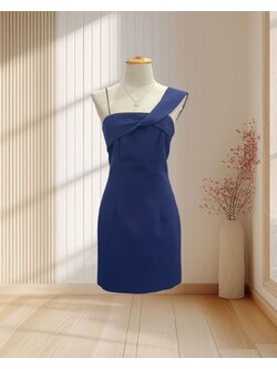 (PRE-LOVED) ราตรีสั้นสีกรท สายเดี่ยว เกี่ยวไหล่ ผ้าเปเป้ ไซส์ L