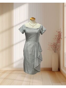 (PRE-LOVED) ชุดราตรีสั้นสีเทาเปิดไหล่ Size : S