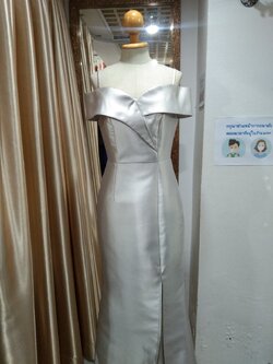 (PRE-LOVED) ราตรียาวสายเดี่ยวปาดไหล่ สีเทา (S) มือ2