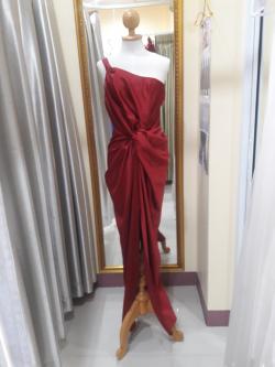 (PRE-LOVED) ชุดราตรีสีแดงบ่าเดี่ยว (S)