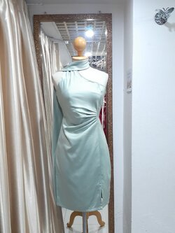 (PRE-LOVED) ชุดราตรีสั้นสีเขียวผูกคอ (s)