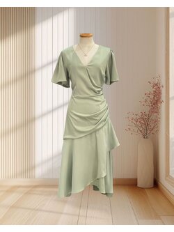 (PRE-LOVED) ราตรีสั้นสีเขียว แขนกระดิ่ง คอวี จีบขยุ้มสะโพก ไซส์ L